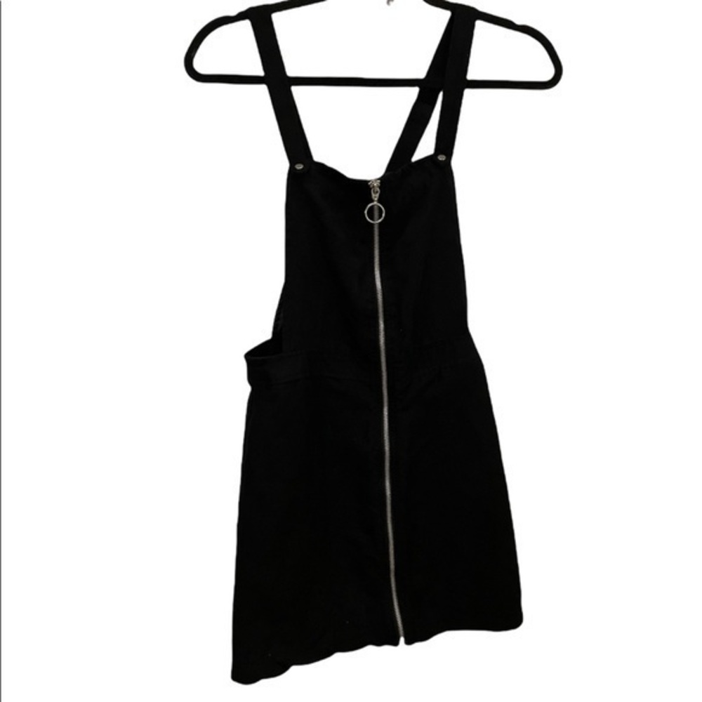 HM black velvet overall zip up suspender dress with adjustable straps 
Size 4